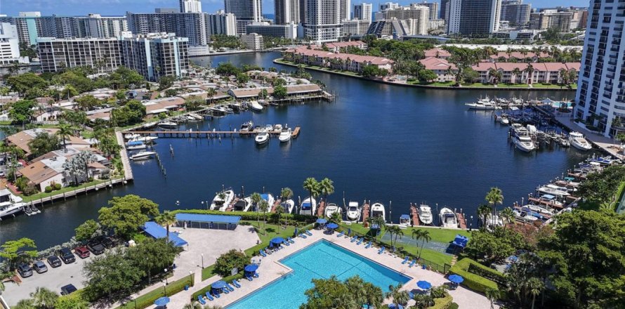 Condo in Hallandale Beach, Florida, 1 bedroom  № 2260636