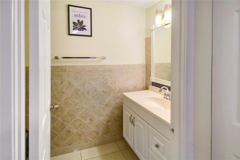 Condo in Hallandale Beach, Florida, 1 bedroom  № 2260636 - photo 29