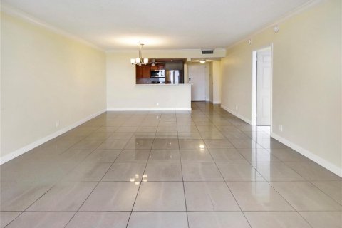 Condo in Hallandale Beach, Florida, 1 bedroom  № 2260636 - photo 21