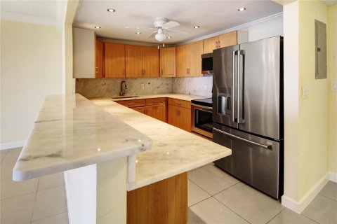 Condo in Hallandale Beach, Florida, 1 bedroom  № 2260636 - photo 23
