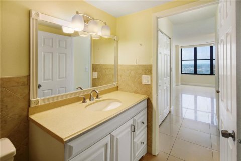 Condo in Hallandale Beach, Florida, 1 bedroom  № 2260636 - photo 27