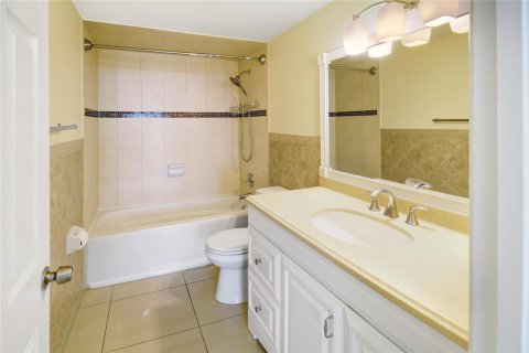 Condo in Hallandale Beach, Florida, 1 bedroom  № 2260636 - photo 26
