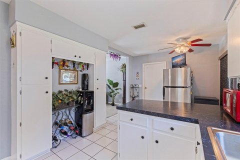 House in Pinellas Park, Florida 2 bedrooms, 78.97 sq.m. № 1852622 - photo 8
