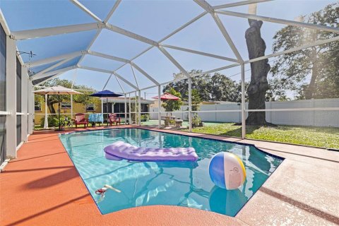 House in Pinellas Park, Florida 2 bedrooms, 78.97 sq.m. № 1852622 - photo 2