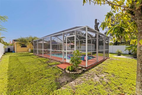 House in Pinellas Park, Florida 2 bedrooms, 78.97 sq.m. № 1852622 - photo 23