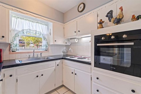 House in Pinellas Park, Florida 2 bedrooms, 78.97 sq.m. № 1852622 - photo 7