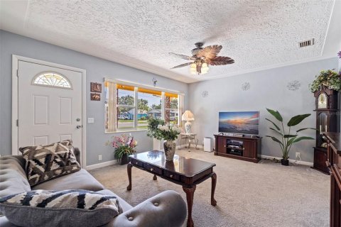 House in Pinellas Park, Florida 2 bedrooms, 78.97 sq.m. № 1852622 - photo 6
