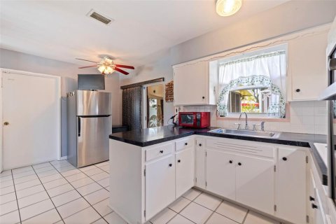 House in Pinellas Park, Florida 2 bedrooms, 78.97 sq.m. № 1852622 - photo 10