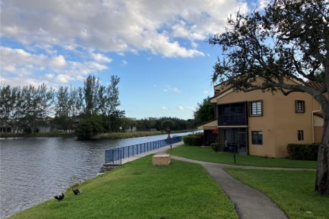 Copropriété à louer à Miami Lakes, Floride: 2 chambres, 101.26 m2 № 1832419 - photo 13