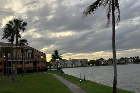Copropriété à louer à Miami Lakes, Floride: 2 chambres, 101.26 m2 № 1832419 - photo 19