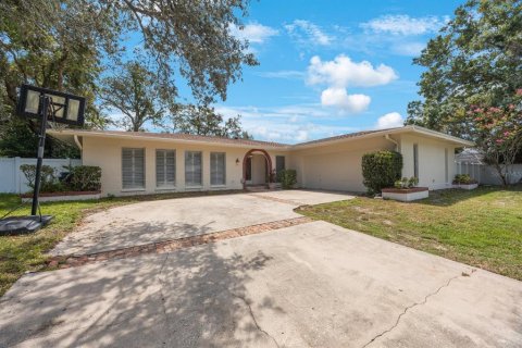 House in Clearwater, Florida 4 bedrooms, 228.17 sq.m. № 1858293 - photo 1