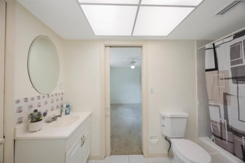 House in Clearwater, Florida 4 bedrooms, 228.17 sq.m. № 1858293 - photo 25