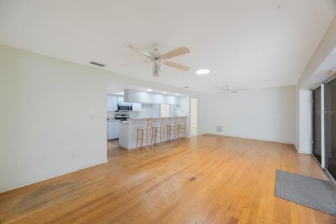 House in Clearwater, Florida 4 bedrooms, 228.17 sq.m. № 1858293 - photo 11
