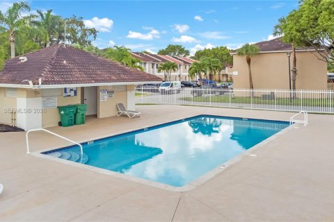 Touwnhouse à Miami, Floride 3 chambres, 135.82 m2 № 2084650