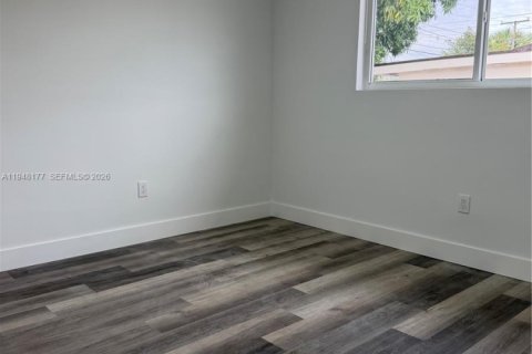 Immobilier commercial à vendre à Hialeah, Floride: 150.5 m2 № 2004636 - photo 16