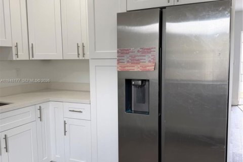 Immobilier commercial à vendre à Hialeah, Floride: 150.5 m2 № 2004636 - photo 14