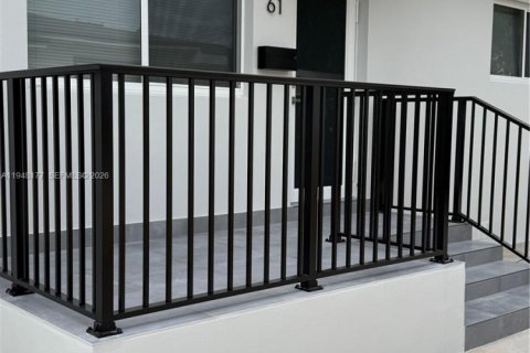 Immobilier commercial à vendre à Hialeah, Floride: 150.5 m2 № 2004636 - photo 4