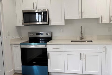 Immobilier commercial à vendre à Hialeah, Floride: 150.5 m2 № 2004636 - photo 13