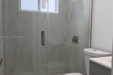 Immobilier commercial à vendre à Hialeah, Floride: 150.5 m2 № 2004636 - photo 15