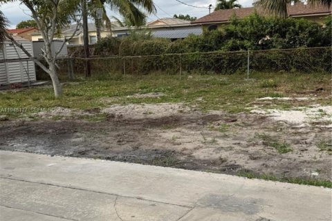 Immobilier commercial à vendre à Hialeah, Floride: 150.5 m2 № 2004636 - photo 8