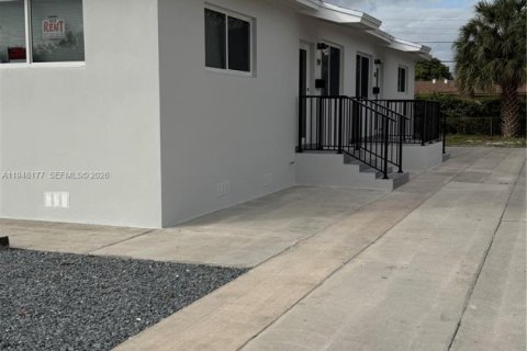 Immobilier commercial à vendre à Hialeah, Floride: 150.5 m2 № 2004636 - photo 5