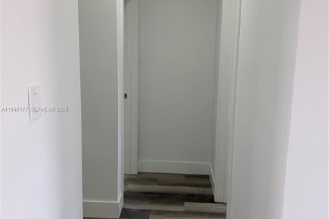 Immobilier commercial à vendre à Hialeah, Floride: 150.5 m2 № 2004636 - photo 18