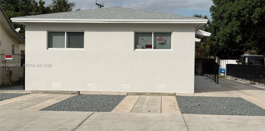Immobilier commercial à Hialeah, Floride 150.5 m2 № 2004636