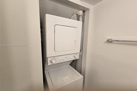 Touwnhouse à louer à Lauderhill, Floride: 2 chambres, 94.76 m2 № 2011083 - photo 6