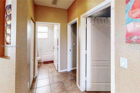 Villa ou maison à vendre à Homestead, Floride: 7 chambres, 253.34 m2 № 2414632 - photo 25