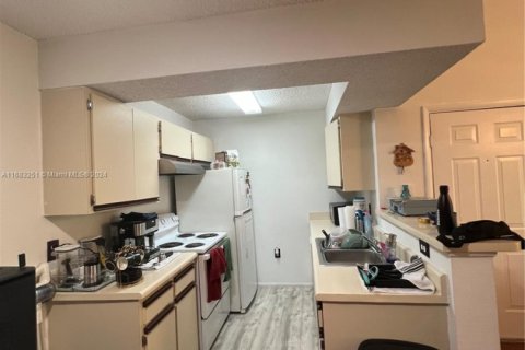 Condo in Miami, Florida, 1 bedroom  № 1867531 - photo 8