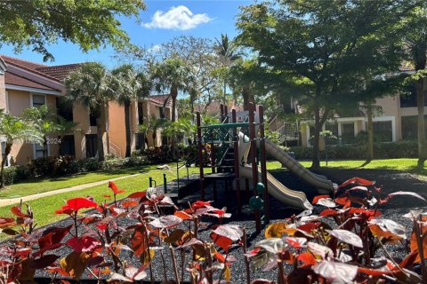 Condo in Miami, Florida, 1 bedroom  № 1867531 - photo 3