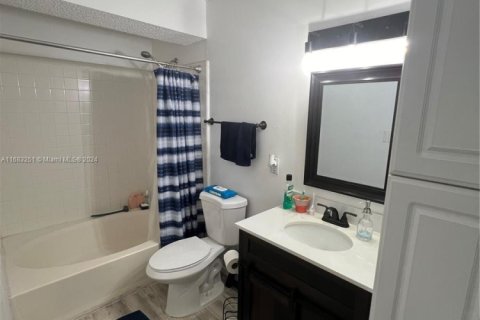 Condo in Miami, Florida, 1 bedroom  № 1867531 - photo 9