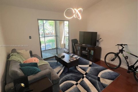 Condo in Miami, Florida, 1 bedroom  № 1867531 - photo 11