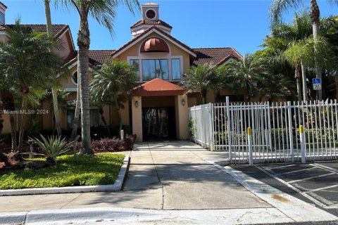 Condo in Miami, Florida, 1 bedroom  № 1867531 - photo 4