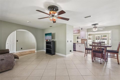 Casa en venta en Dunedin, Florida, 4 dormitorios, 210.24 m2 № 1852555 - foto 7