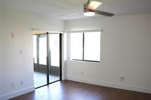 Condo in Orlando, Florida, 2 bedrooms № 2229275 - photo 2