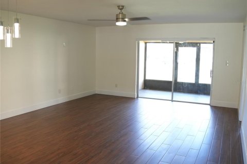 Condo in Orlando, Florida, 2 bedrooms № 2229275 - photo 8