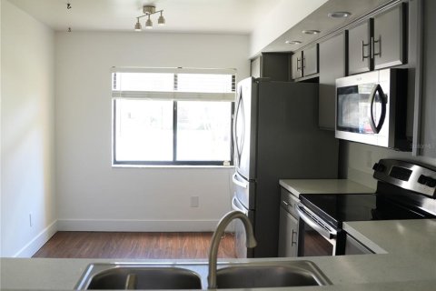 Condo in Orlando, Florida, 2 bedrooms № 2229275 - photo 17