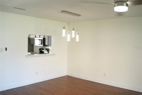 Condo in Orlando, Florida, 2 bedrooms № 2229275 - photo 10