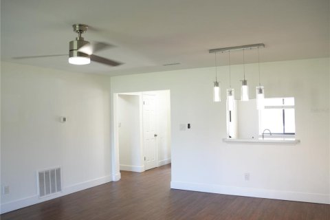 Condo in Orlando, Florida, 2 bedrooms № 2229275 - photo 11