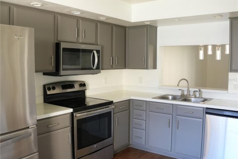 Condo in Orlando, Florida, 2 bedrooms № 2229275 - photo 16