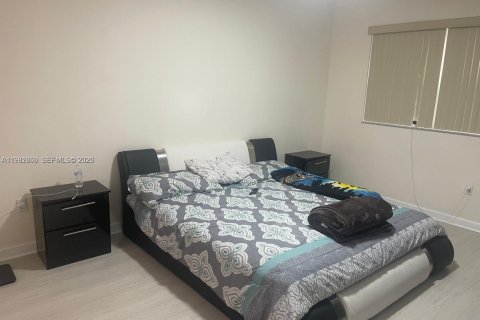 Condominio en alquiler en Miami, Florida, 3 dormitorios, 117.99 m2 № 2045795 - foto 7