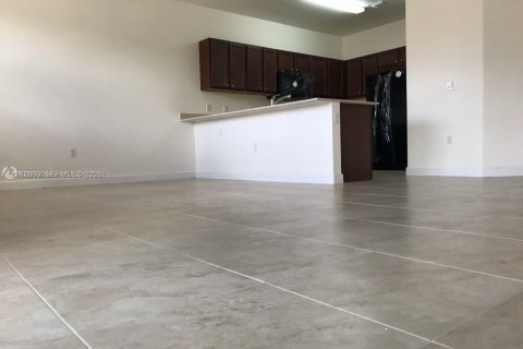 Condominio en alquiler en Miami, Florida, 3 dormitorios, 117.99 m2 № 2045795 - foto 4