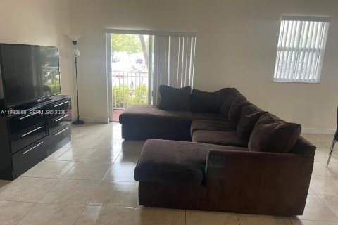 Condominio en alquiler en Miami, Florida, 3 dormitorios, 117.99 m2 № 2045795 - foto 5