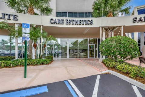 Commercial property in Jupiter, Florida № 2182164