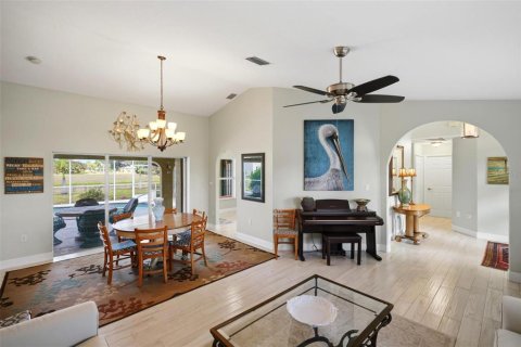 House in Rotonda, Florida 4 bedrooms, 220.36 sq.m. № 2102286 - photo 13