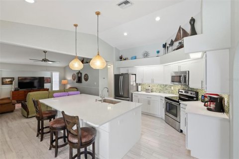 House in Rotonda, Florida 4 bedrooms, 220.36 sq.m. № 2102286 - photo 10