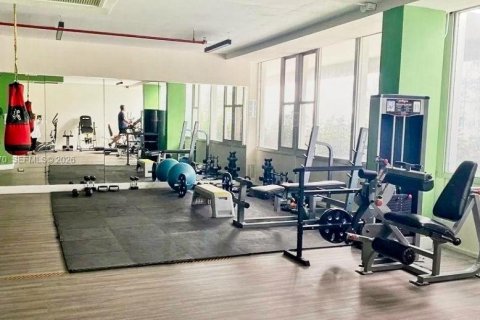 Condo in North Bay Village, Florida  № 2038550 - photo 4