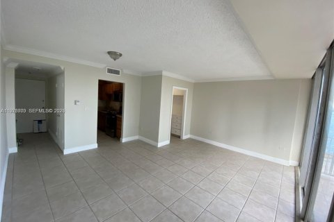 Condo in North Bay Village, Florida  № 2038550 - photo 6