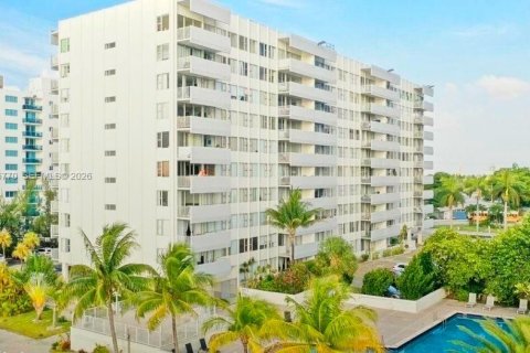 Condo in North Bay Village, Florida  № 2038550 - photo 2